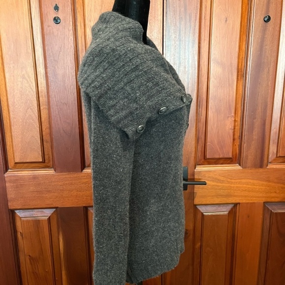 THEORY Riva Women Gray 100% Cashmere Cowl Neck Sweater Size Small Button Accent - Picture 2 of 8